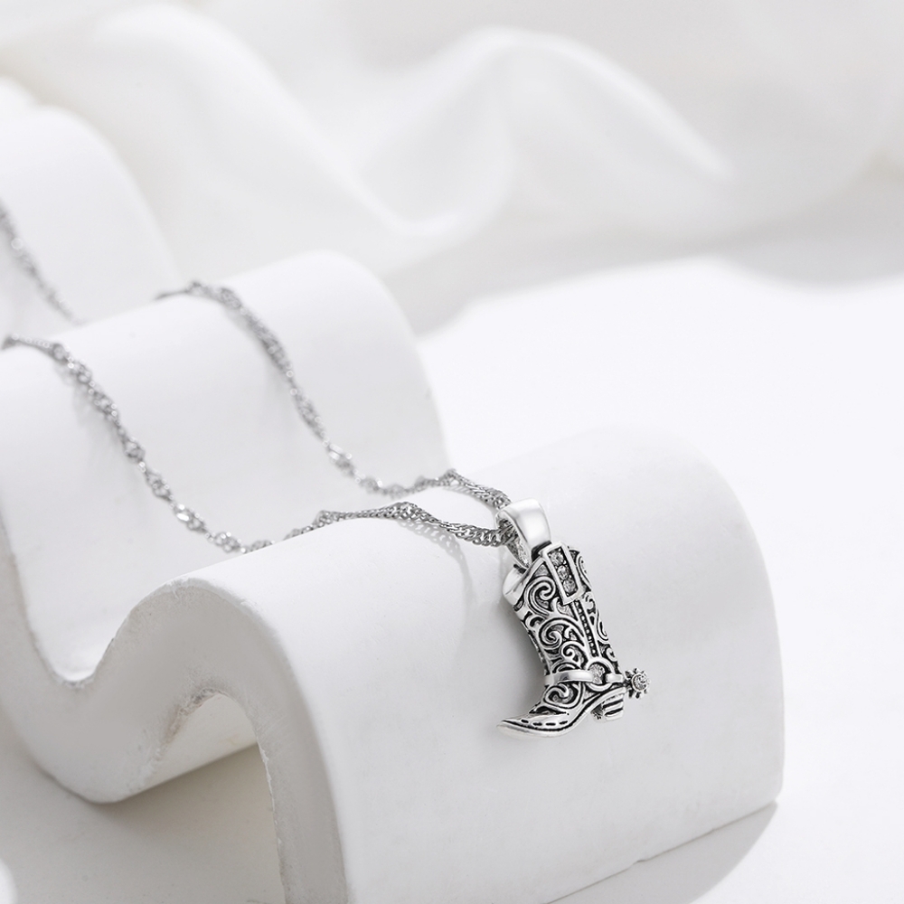 Gold or sliver boot necklace - Picture 6 of 8